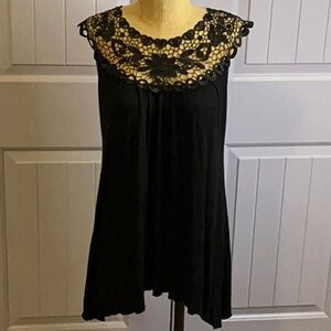 Simply Irresistible Black Crochet Lace Boho Asymmetrical Top, Size Large; NWOT